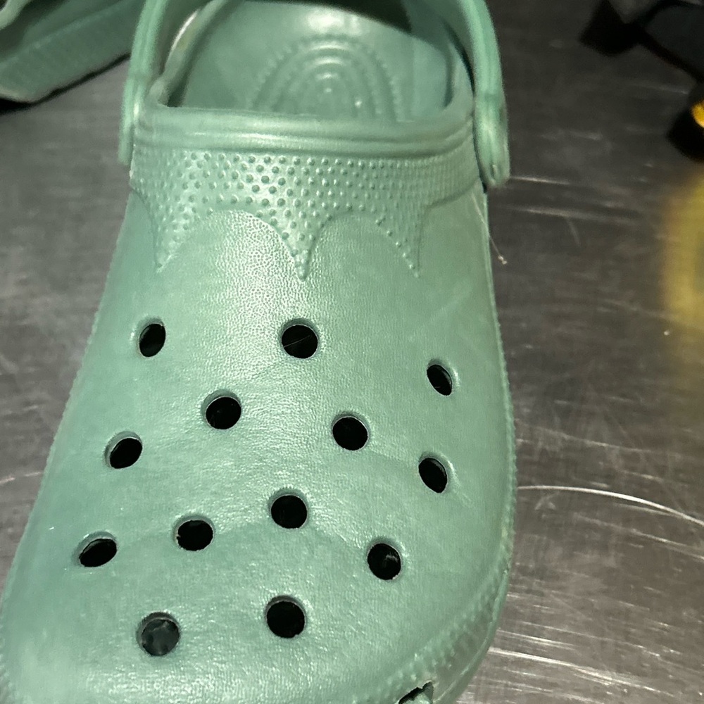 Crocs - Picture 2 of 9